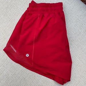 Lululemon hotty hot low rise lined short 4”